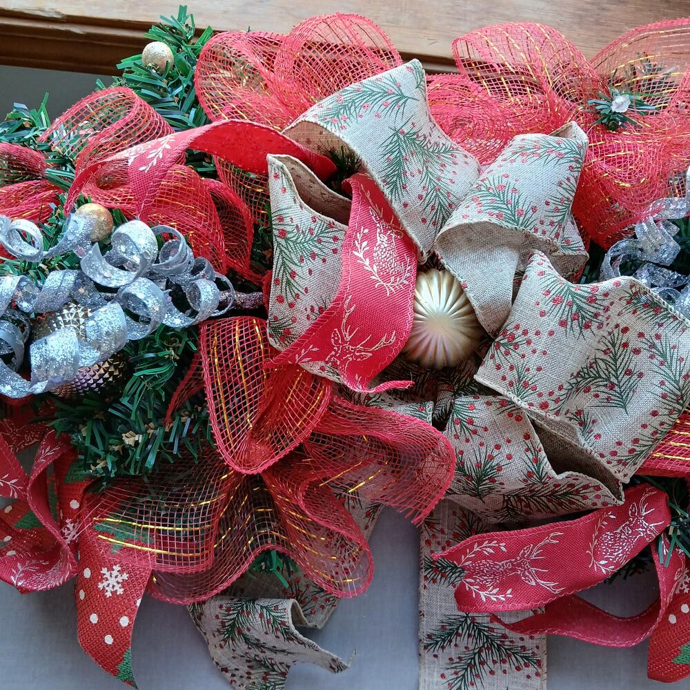 VTG Winter Holiday Swag Wreath Christmas Decor faux evergreen red gold ribbon - Picture 7 of 12